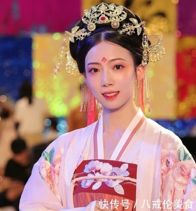 粉丝|不倒翁男孩有多个女友借钱不还,幸好不倒翁小姐姐没有与他在一起