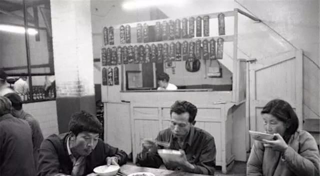 国营|实拍七八十年代国营饭店:这里吃饭倍有面子,一般人还真吃不起