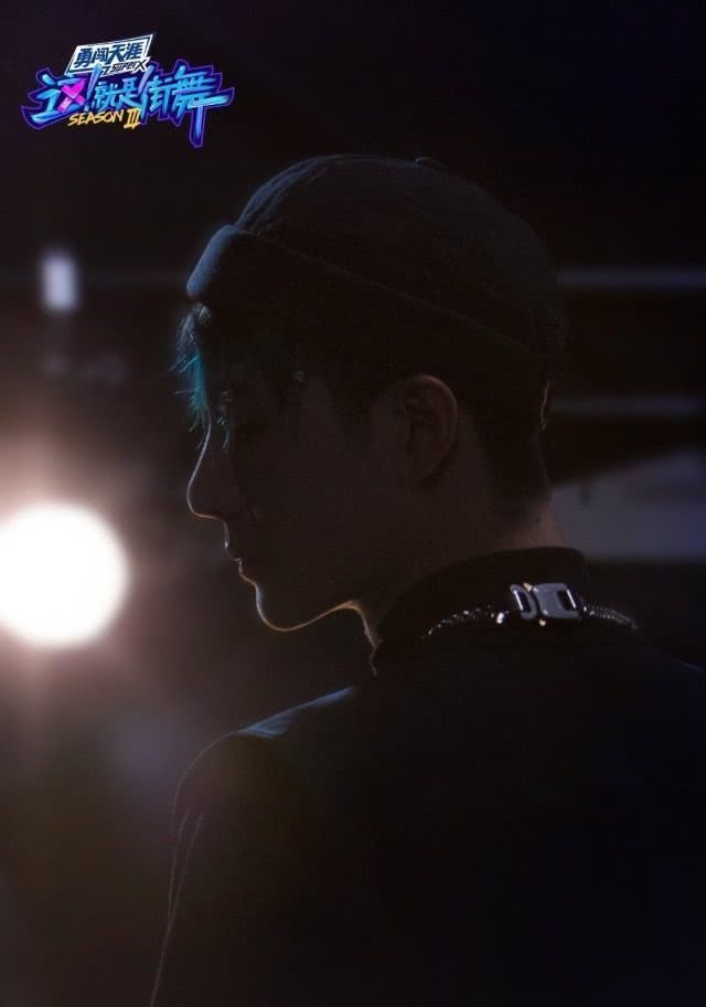  直播|王一博身体亮红灯舞台上偷偷咳嗽强撑录节目，气色差到引人担忧