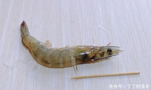 制作|制作海鲜时,不仅要加姜和盐,还要多加“两味”来制作味道鲜美