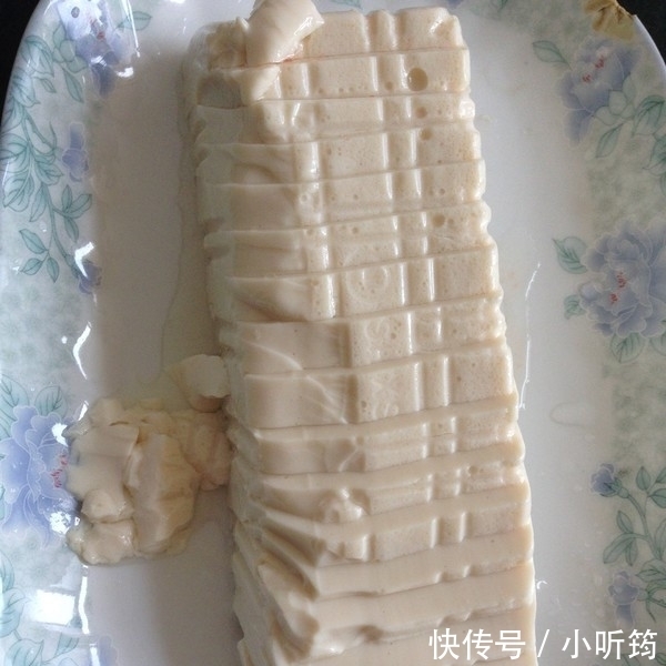 上桌|豆腐这样做最美味,教你这个新吃法,嫩滑鲜美,上桌几分钟被吃光