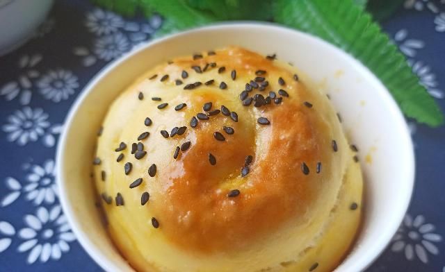 蓬松|教你做独家懒人面包,1碗面粉3个鸡蛋,不用烤箱,蓬松柔软又香甜