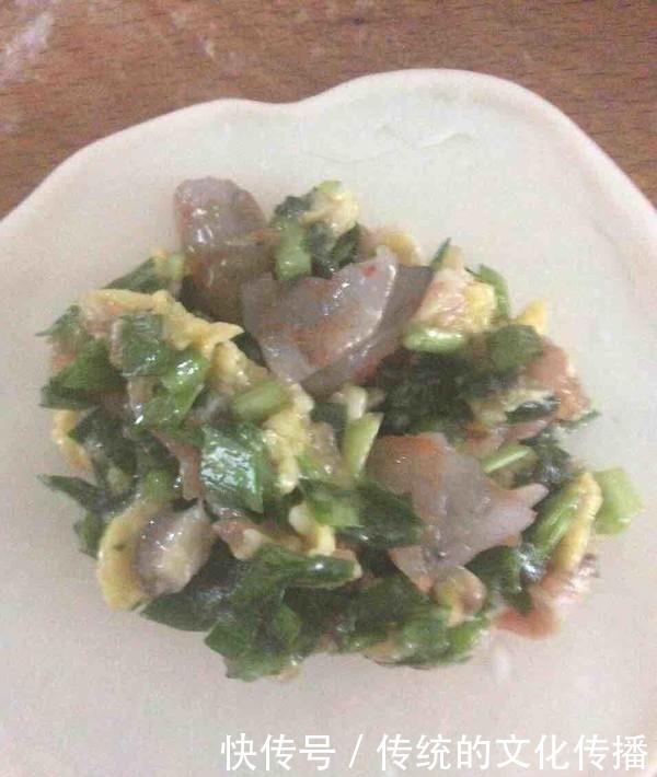 摆摊|中国姑娘在英国摆摊卖小吃,1天卖500份,老外太好吃了