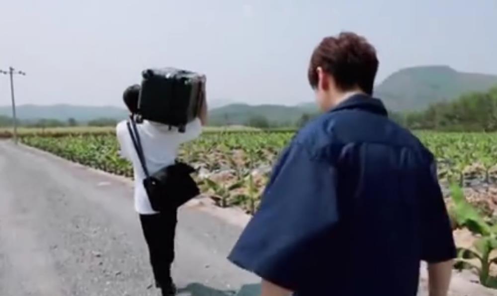  喝水|《向往》喝水都被骂的嘉宾！看清他的举动后，网友怒喊：没素质！