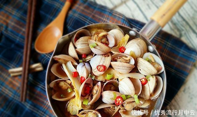 花样|顺德名菜卜卜蛤蜊,用鲜辣汤和暖身玩白贝“花样”