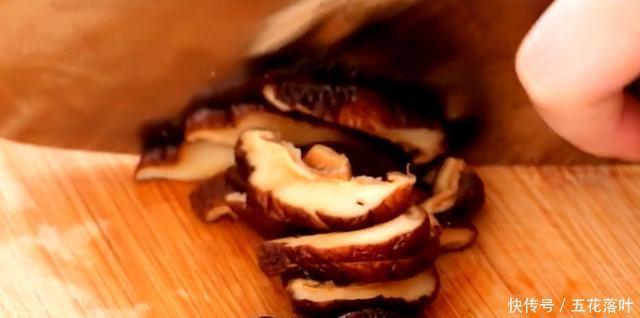 早餐|早餐店一个糯米鸡卖10元,教你在家做,软糯鲜香,出锅简单美味