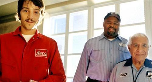 护照|因护照丢失,他被迫在机场流浪17年,本以为清贫,却意外成大富翁