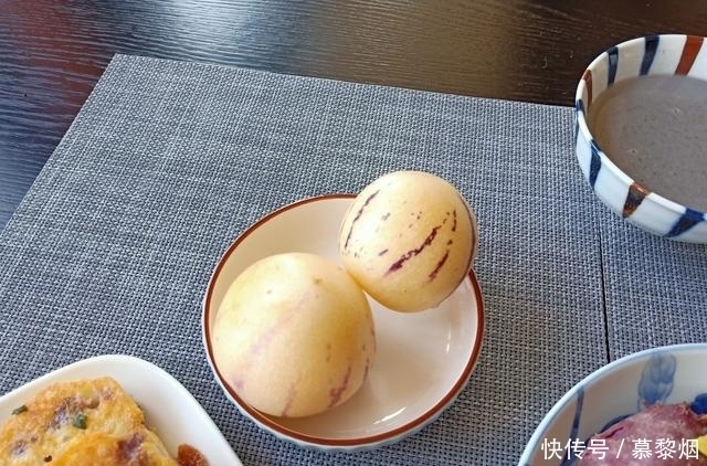 生活|老两口的极简早餐,10分钟上桌,价格不贵吃得舒服,生活美如诗