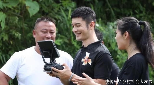 捧场|娱乐圈唯一养鸡的男明星,半个娱乐圈都要去捧场,后来成这样