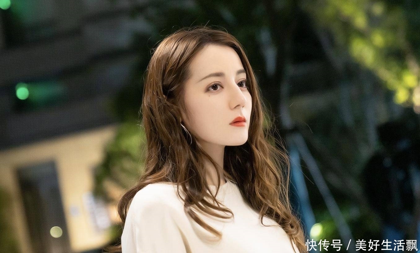 高以翔|彭昱畅砍椰子刀头分离后直接下树引争议,为节目效果不顾安全?