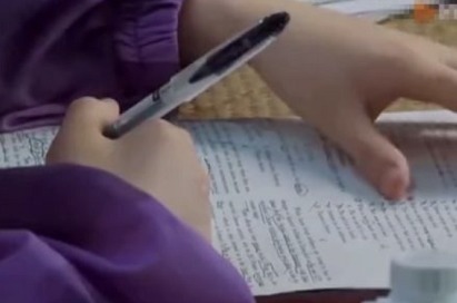 张子枫|继黄磊“假炒菜”后,张子枫这一做法又暴露节目真实性,当我傻