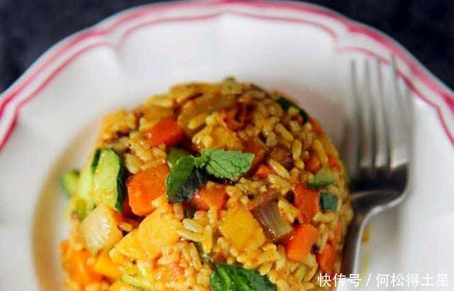 厨艺|一个人在家浪费他的厨艺,这黄金咖喱炒饭很适合你,且很好吃