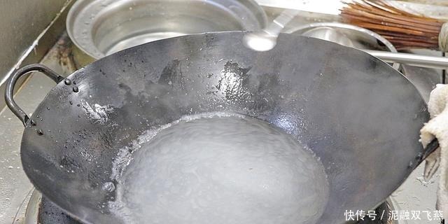 不粘锅|这才是地道的家常菜,大厨教你胡萝卜炒粉条技巧,粉条爽滑不粘锅