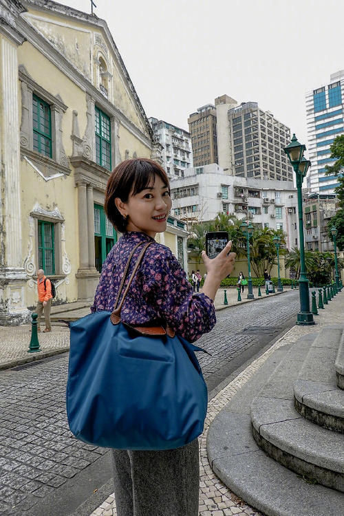 复旦|48岁主持人劳春燕生活照曝光,端庄大方被誉为“复旦才女”