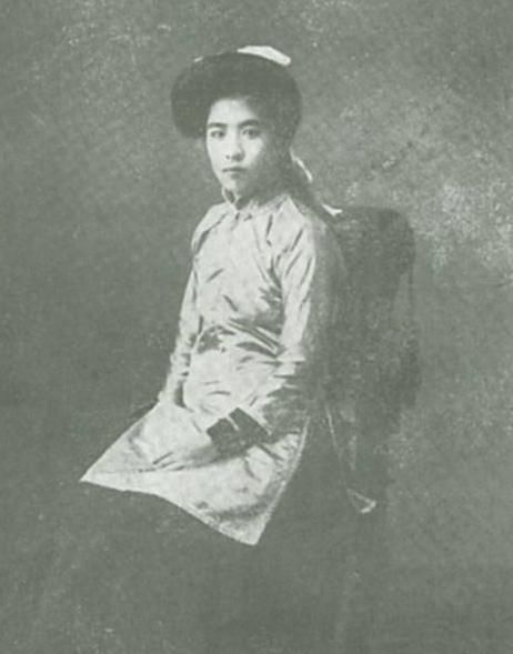 挥金如土|此人不谈恋爱,一辈子挥金如土,生前遗愿家产全捐,不留骨灰