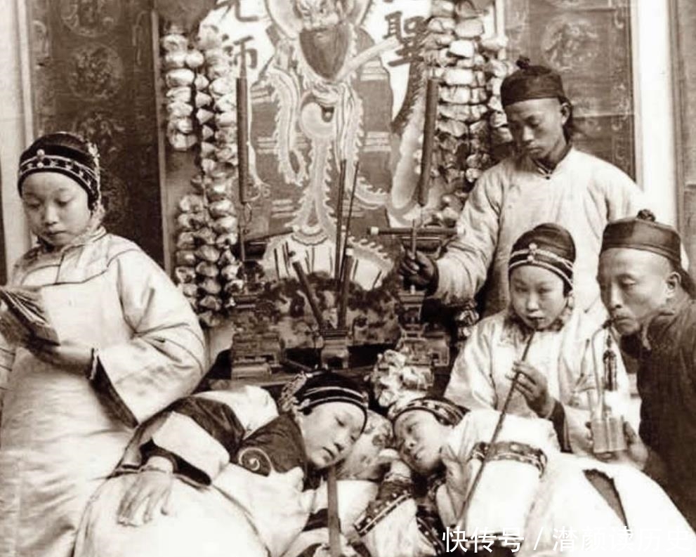 貌美|晚清老照片：大臣的貌美妻妾，神情哀伤的青楼女子