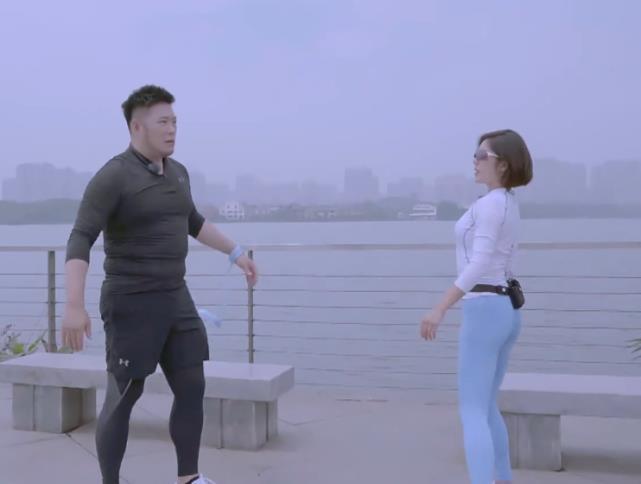 跑步|赵奕欢带男朋友跑步,看到她的身材比例,说不妒忌是假的