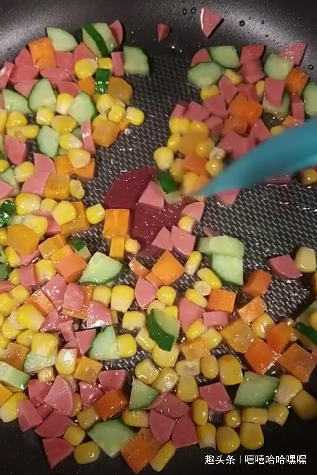  可爱|造型可爱，蛋皮金黄，吃到嘴里一瞬间，让人流连忘返，美味蛋包饭