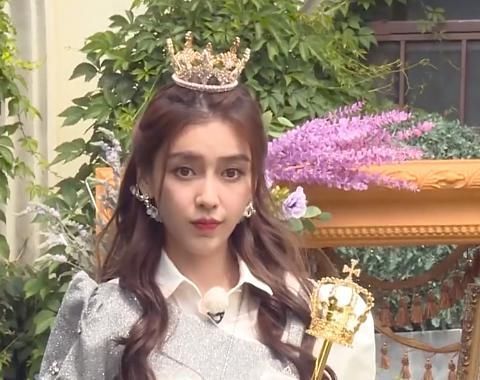 亮相|奔跑吧baby盛装亮相时,谁注意到蔡徐坤的反应素质不是装的