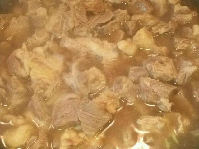 咬不烂往|炖牛肉嚼不动咬不烂往锅里扔几片这东西,牛肉软烂入味还好吃