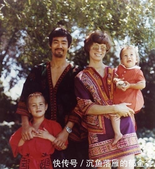  令人|10张老照片回顾李小龙一生：师父叶问断言短命，图9令人心酸落泪