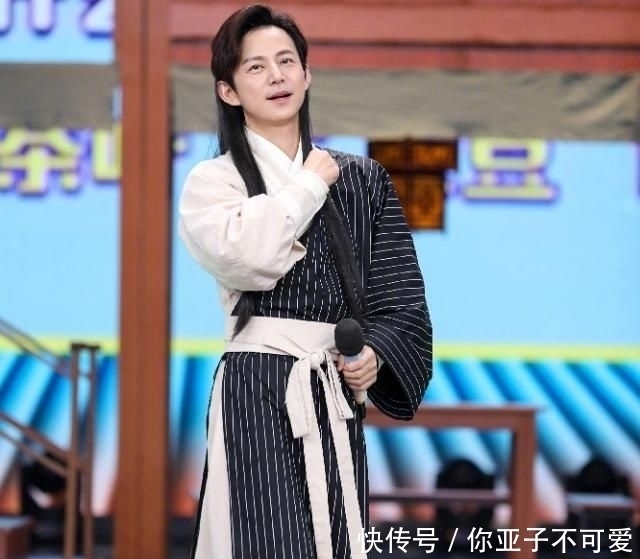 终于|终于发现何炅的短板了,原来你分不清辈分称呼,还是肖战接地气