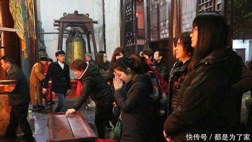  寺庙|寺庙拜佛五大禁忌, 原来大部分人都拜错了, 这样烧香容易引火上身