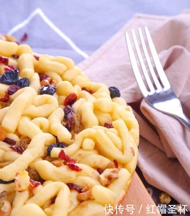  比买|不需要一滴油，只需要电饭锅。手工做的沙琪玛比买的沙琪玛好吃得多