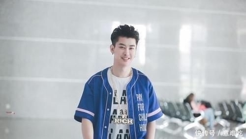 王一博|从UNIQ队长到《追逐梦想》,周艺轩如何慢慢活在王一博光芒之下