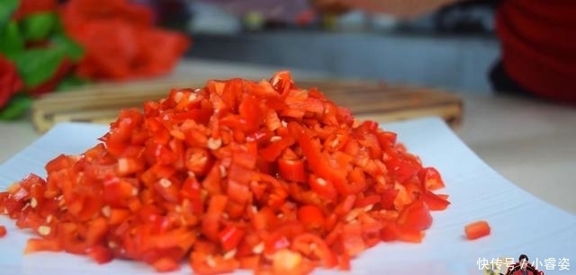 香辣|剁椒鸡翅最好吃的做法,简单美味香辣下饭,看看你喜欢吃不?