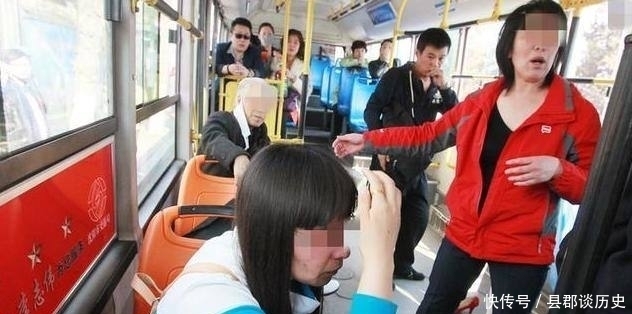 别人|“起开，没看我是老人吗”，80岁大爷逼孩子让座，妈妈做法太赞了