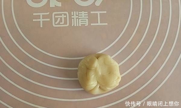  幸福|蛋黄酥，一口都是幸福！