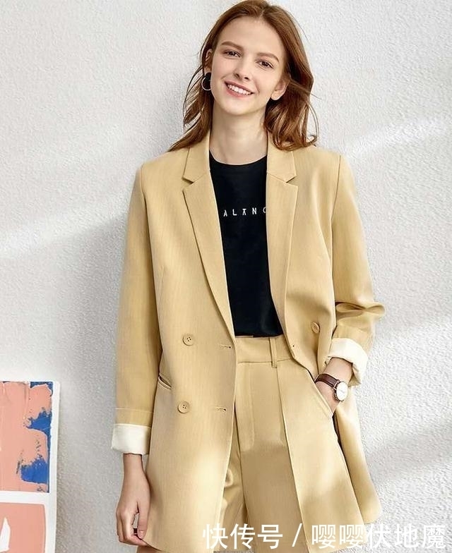 刻意|女人过了40岁,尽量少犯以下3个“穿衣错误”,刻意装嫩还没气质