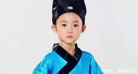 上联|姑娘一上联“黑黑白炭”,苏东坡一下联,姑娘顿时又羞又气