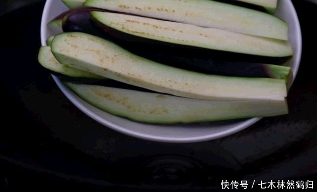 烧茄子|老家常见下饭菜,长豆角烧茄子,软烂鲜香,又得多吃两碗饭