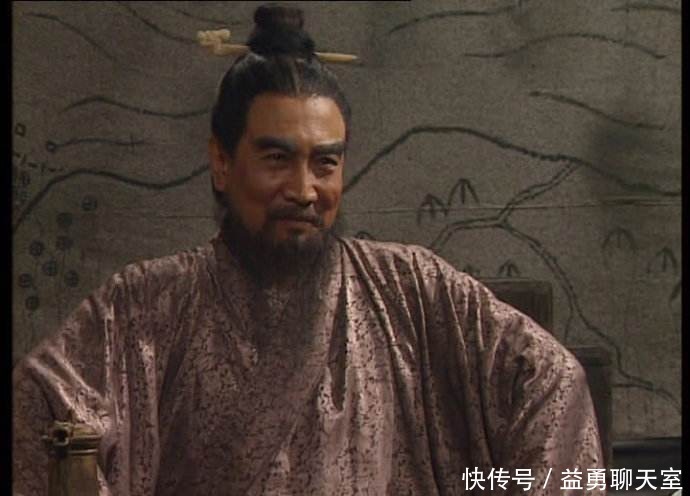 袁绍|家人被敌人绑上城头,他还能不顾死活直接攻城,怪不得曹操不用他