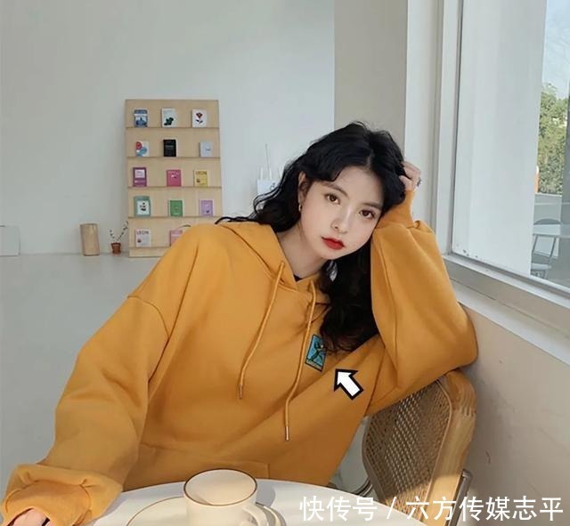 跟着|早秋就跟着博主穿卫衣，太洋气了吧！