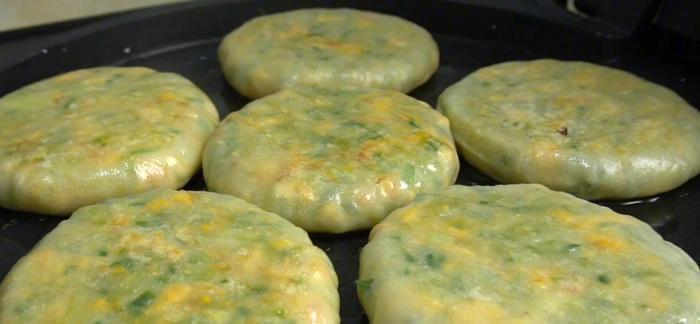 鸡蛋|秋天常吃这馅的饼子,不用发面也柔软,薄皮大馅,比肉饼还要好吃