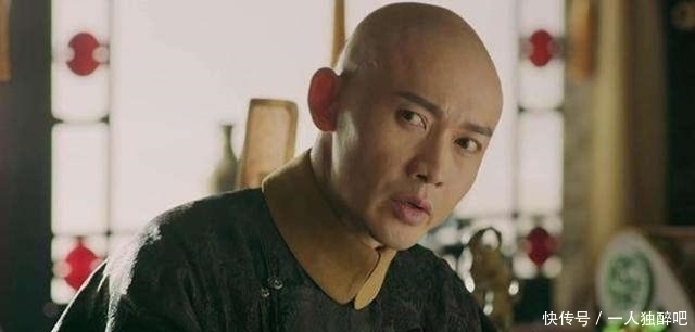 妃子们|清朝的妃子,为何脖子上总有一条白围脖?除了美观,还方便了皇上