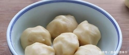 好吃|面粉特别的创意做法,加2个紫薯,比包子馒头都好吃,酥得直掉渣