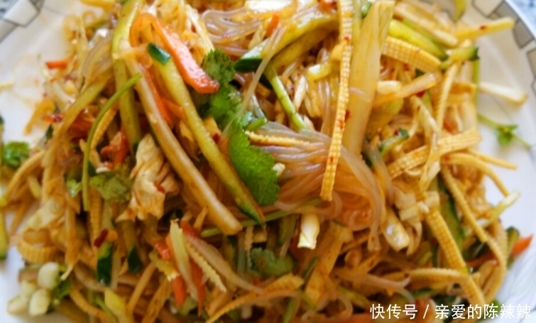 切成细丝|越吃越上瘾的凉拌菜,酸辣爽口闻着香,十分钟就上桌,家人抢着吃