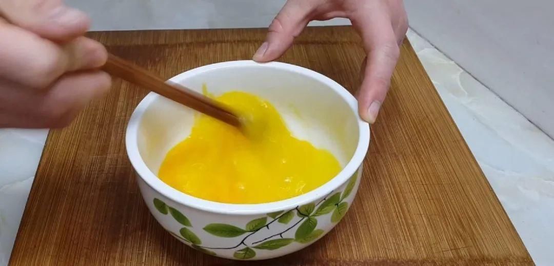  懒人|鸡蛋饼这样做太香了，教你懒人做法，鼓泡零失败，吃过就念念不忘！