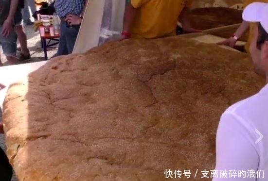 制作|实拍 德国“巨型”汉堡的制作现场,肉片20公分厚,谁吃完送别墅