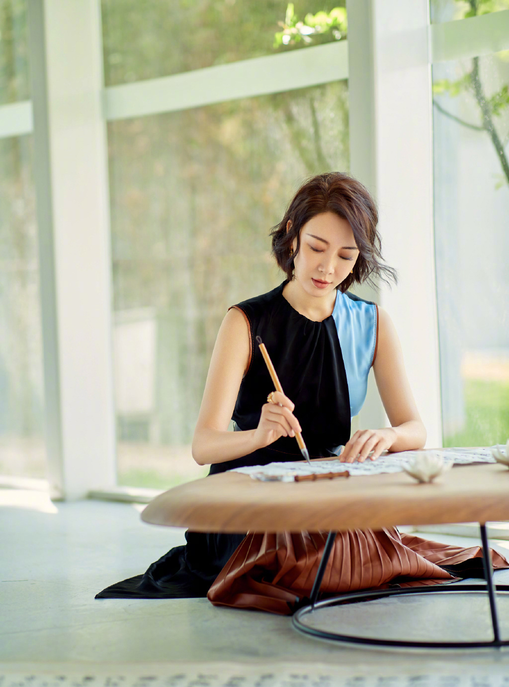  拿到|陈数不愧是拿到瑜伽教练员证书的人，43岁穿撞色裙，优雅极了