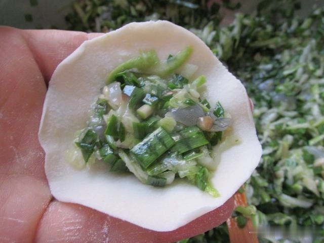 好吃|调素馅时,2步做对了包出来的饺子不出水更鲜美,比肉馅好吃