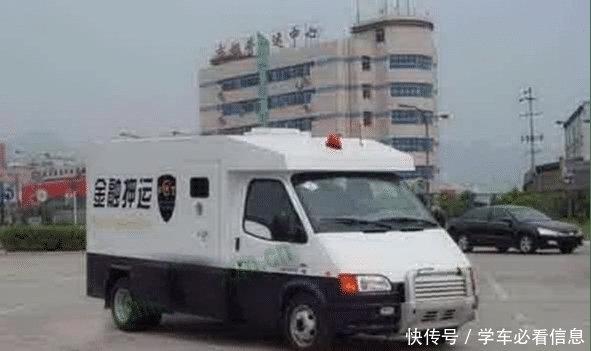 至今|一名男子冒充警察，强行开走运钞车，抢走3亿现金，至今未被抓获