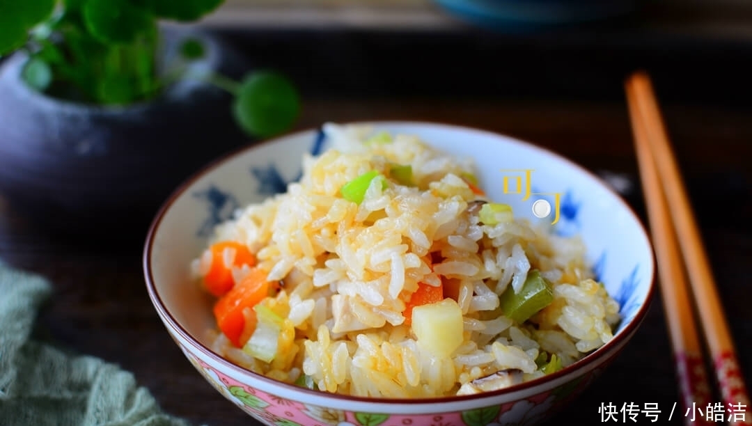 食材|最适合夏天吃的焖饭,不用开火,五种食材一起焖,每人两碗不够吃