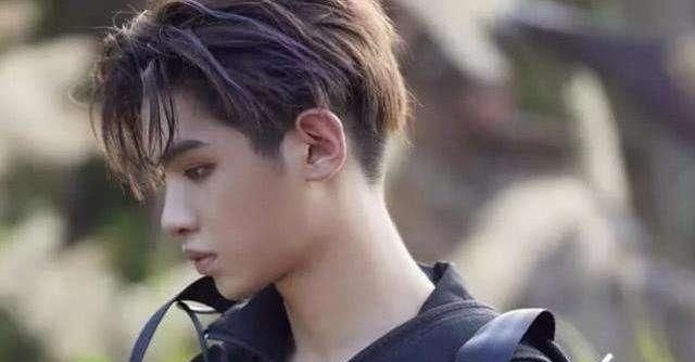  十足|黄明昊，气质出众，青春洋溢，活力十足，人见人爱的弟弟