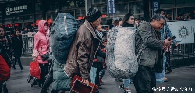 拒收|5亿不会用手机的老人现状：拒收现金，凭码乘车，看病请网上预约