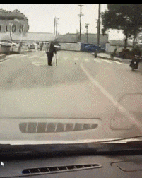 搞笑|搞笑GIF：腿脚挺利索啊